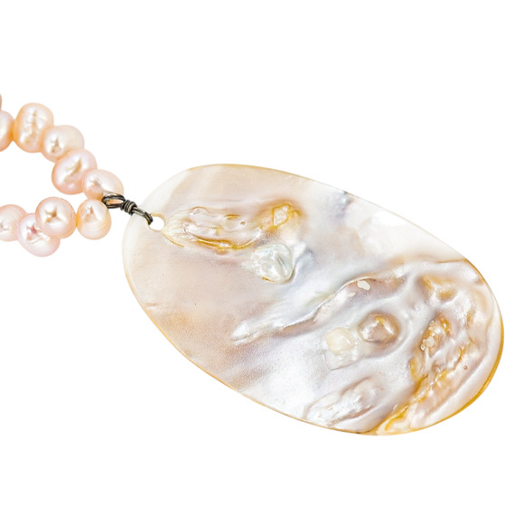 Freshwater Pearl Necklace & Bracelet Set with Large Oval Shell Pendant - Picture 7 of 8